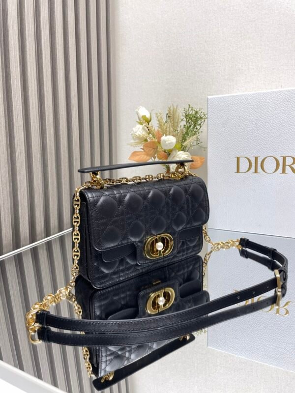 DIOR - Image 3