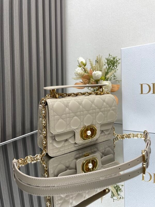 DIOR - Image 3
