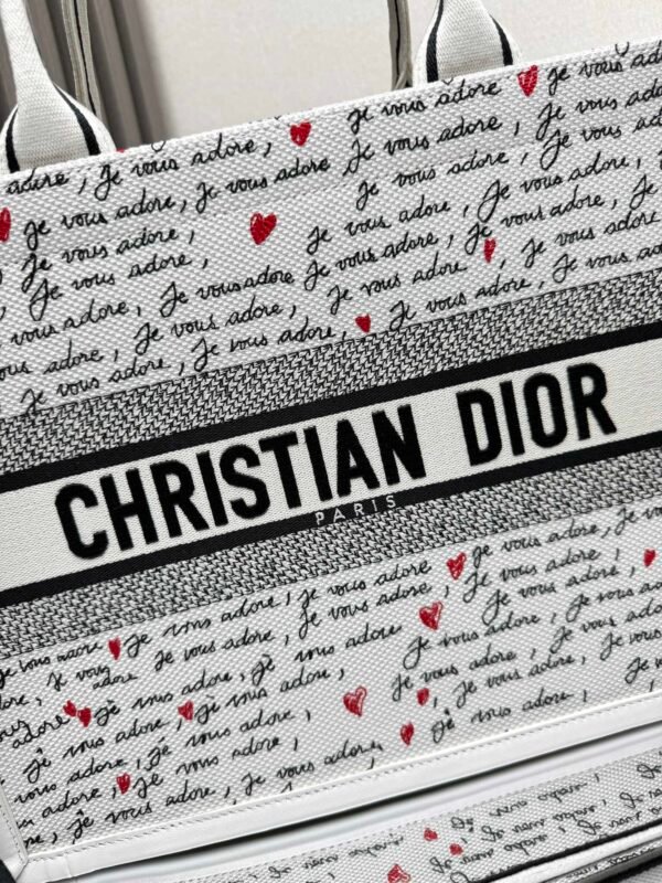 DIOR - Image 3