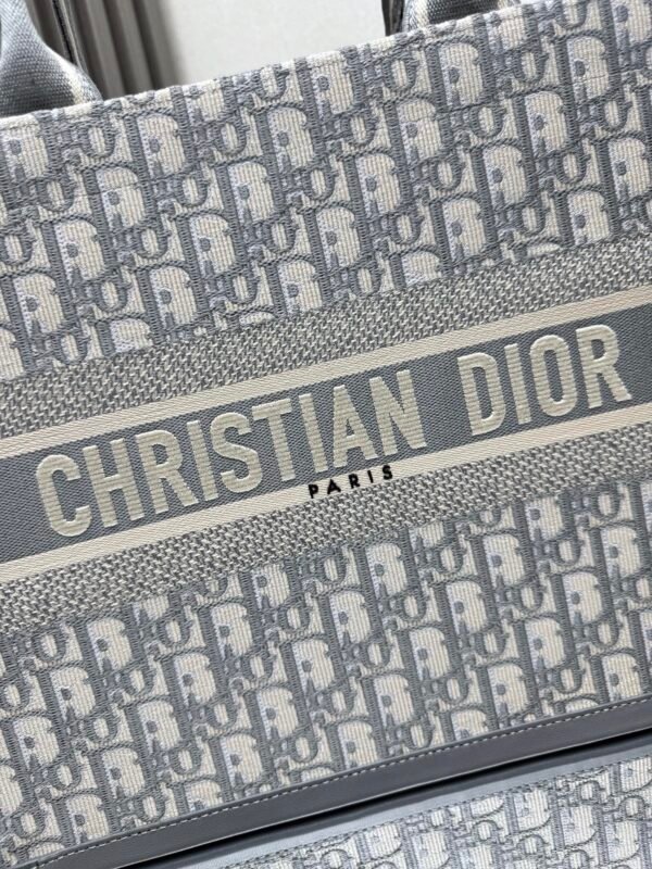 DIOR - Image 3