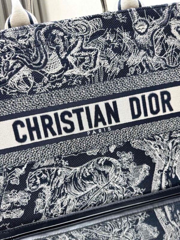 DIOR - Image 3