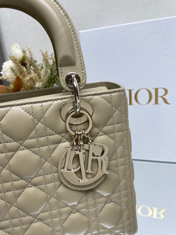 DIOR - Image 3