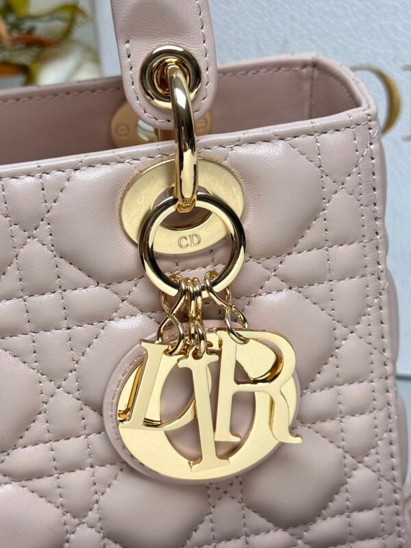 DIOR - Image 3