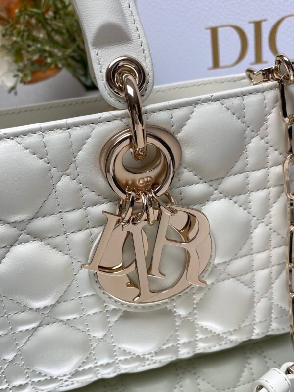 DIOR - Image 3