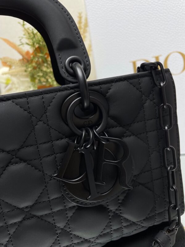 DIOR - Image 3