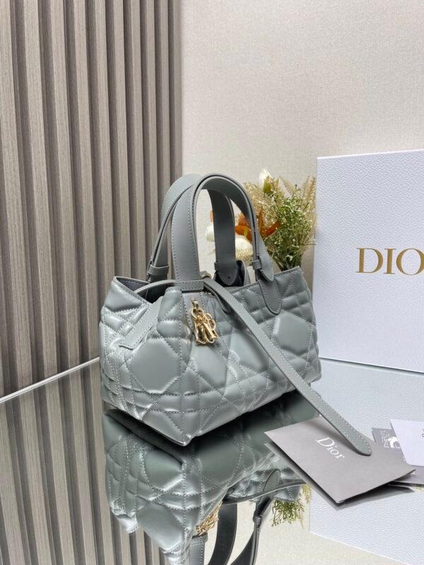 DIOR - Image 3