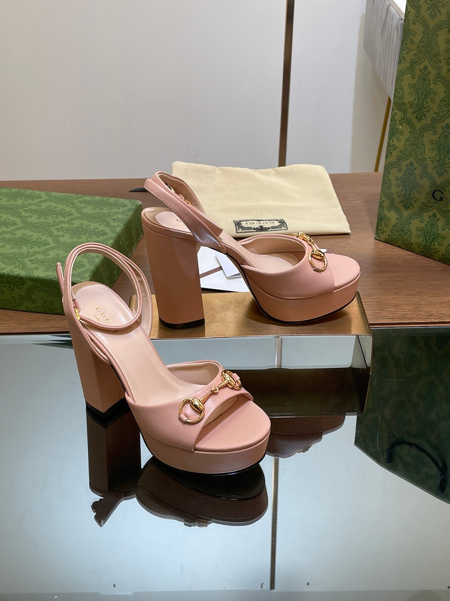 CUCCI WOMEN