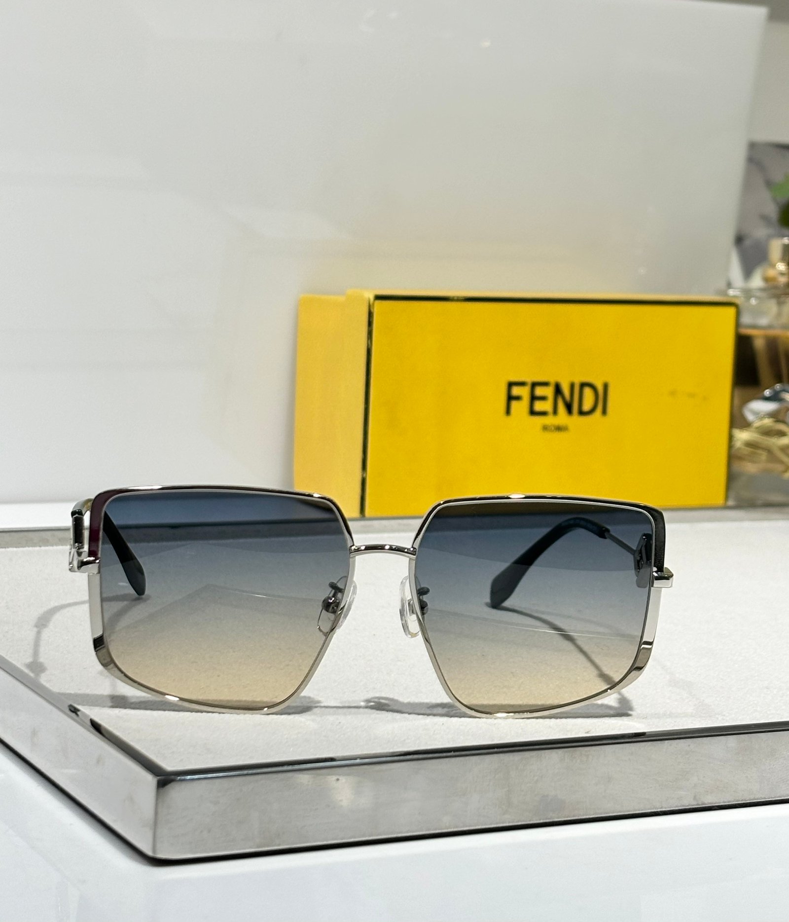 FENDI - Image 4