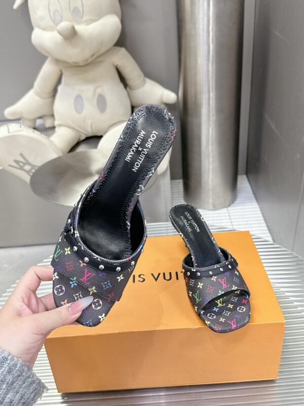 LV women - Image 5