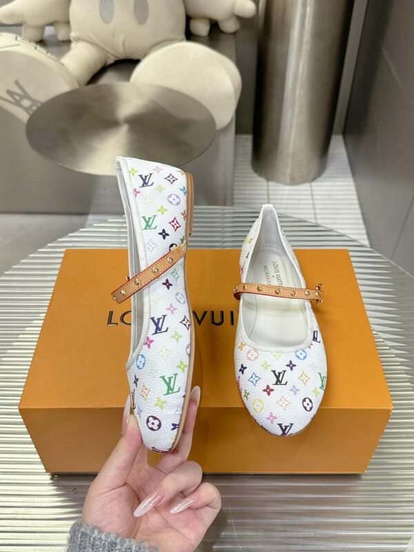 LV women - Image 5