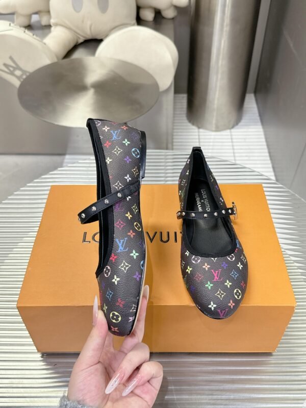 LV women - Image 5