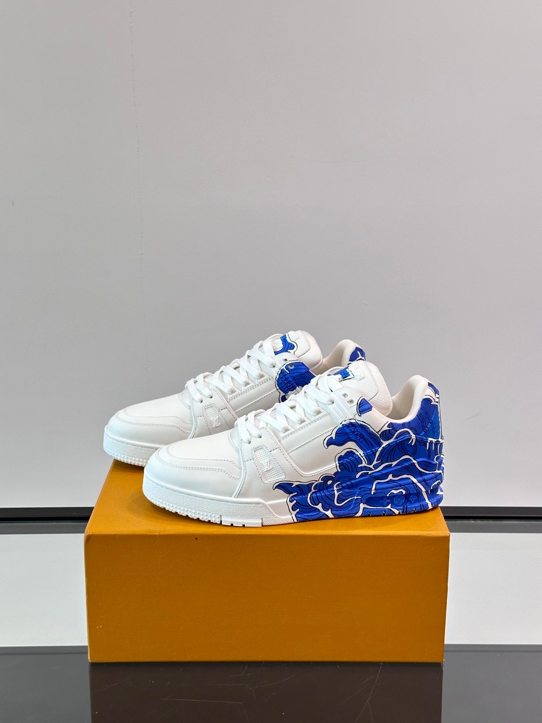 LV MAN - Image 4