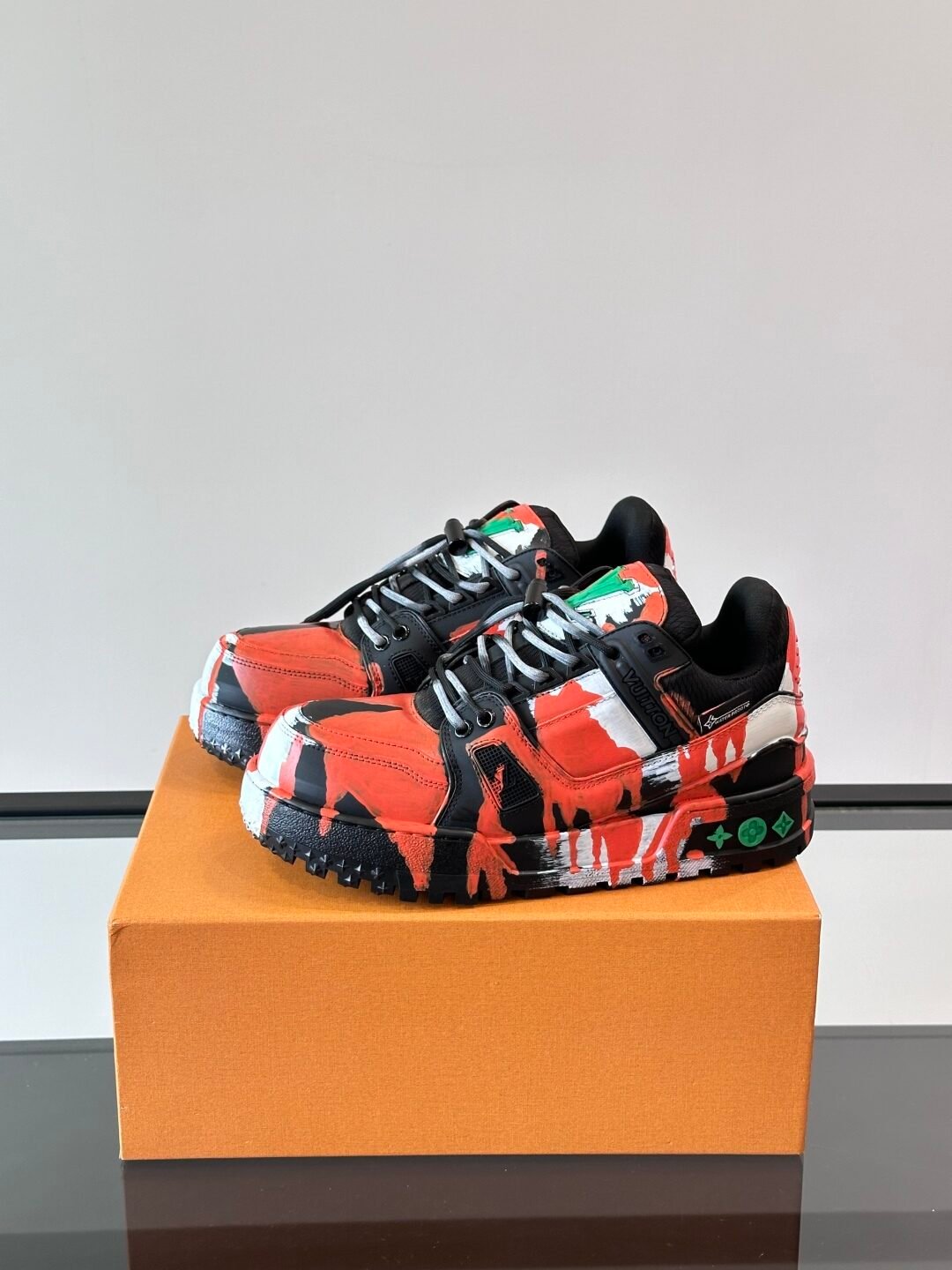 LV MAN - Image 4
