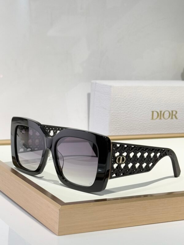 Dior - Image 4