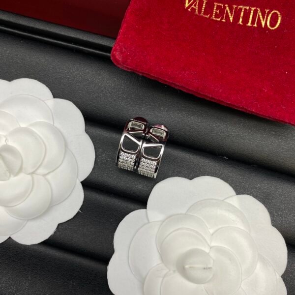 VELENTINO - Image 4