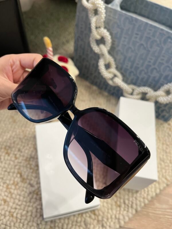 PRADA - Image 4