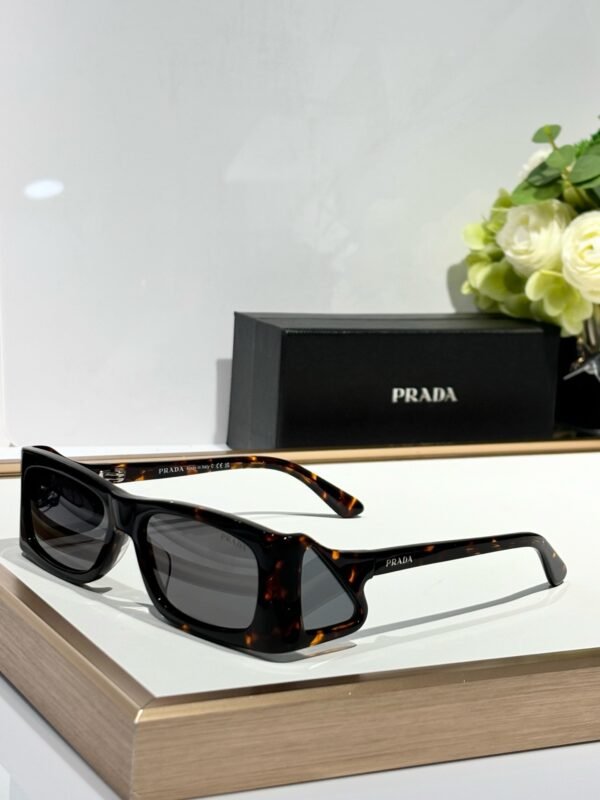 PRADA - Image 4