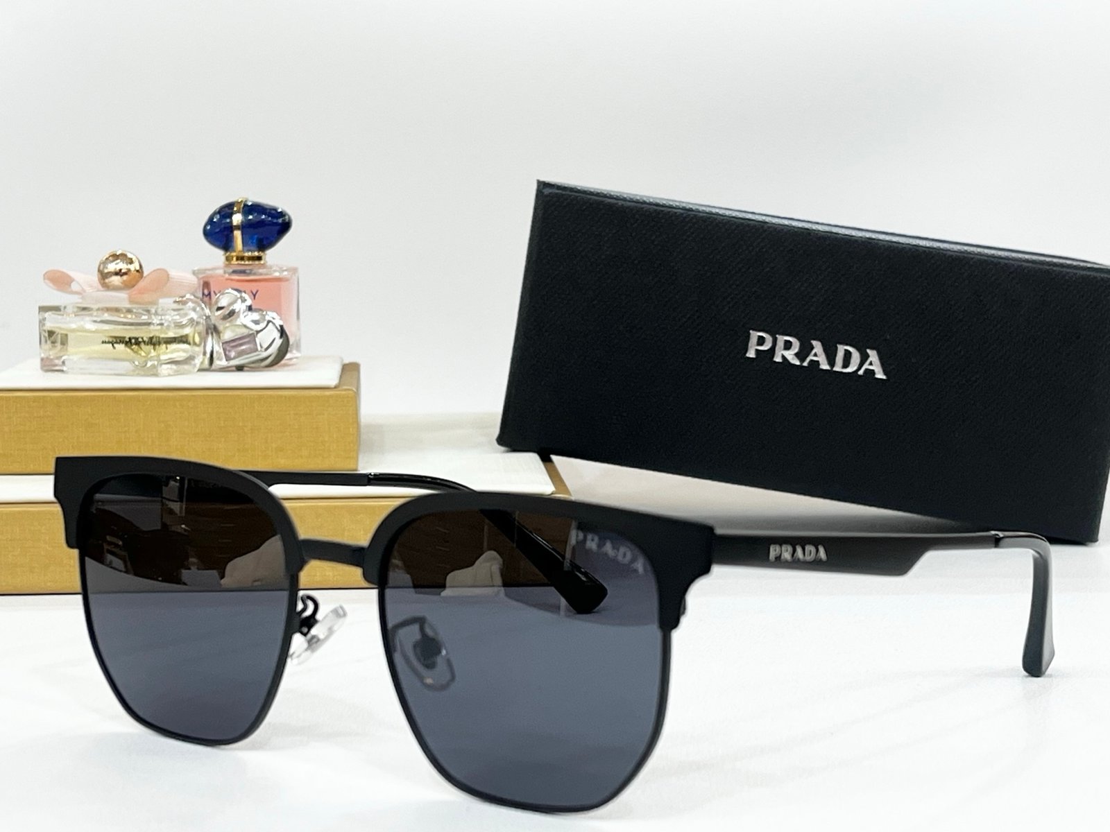 PRADA - Image 4