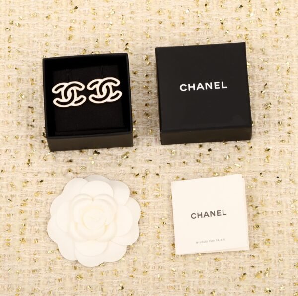Chanel - Image 4
