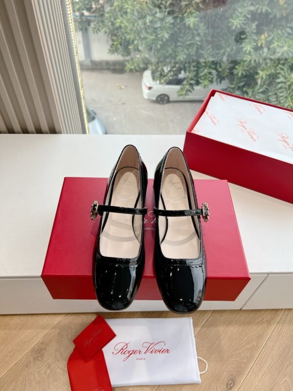 Roger Vivier - Image 6