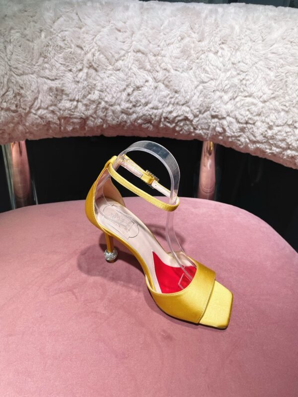 Roger Vivier - Image 6