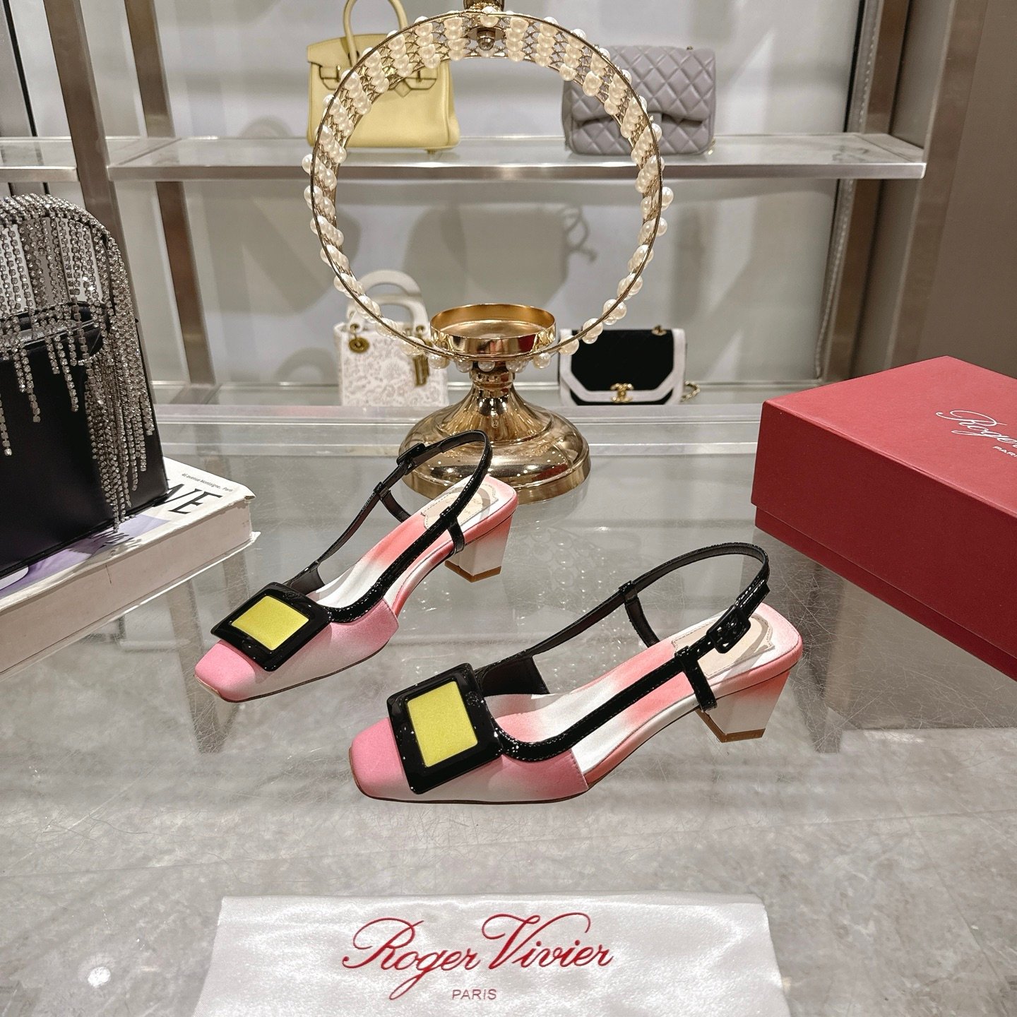 Roger Vivier - Image 6