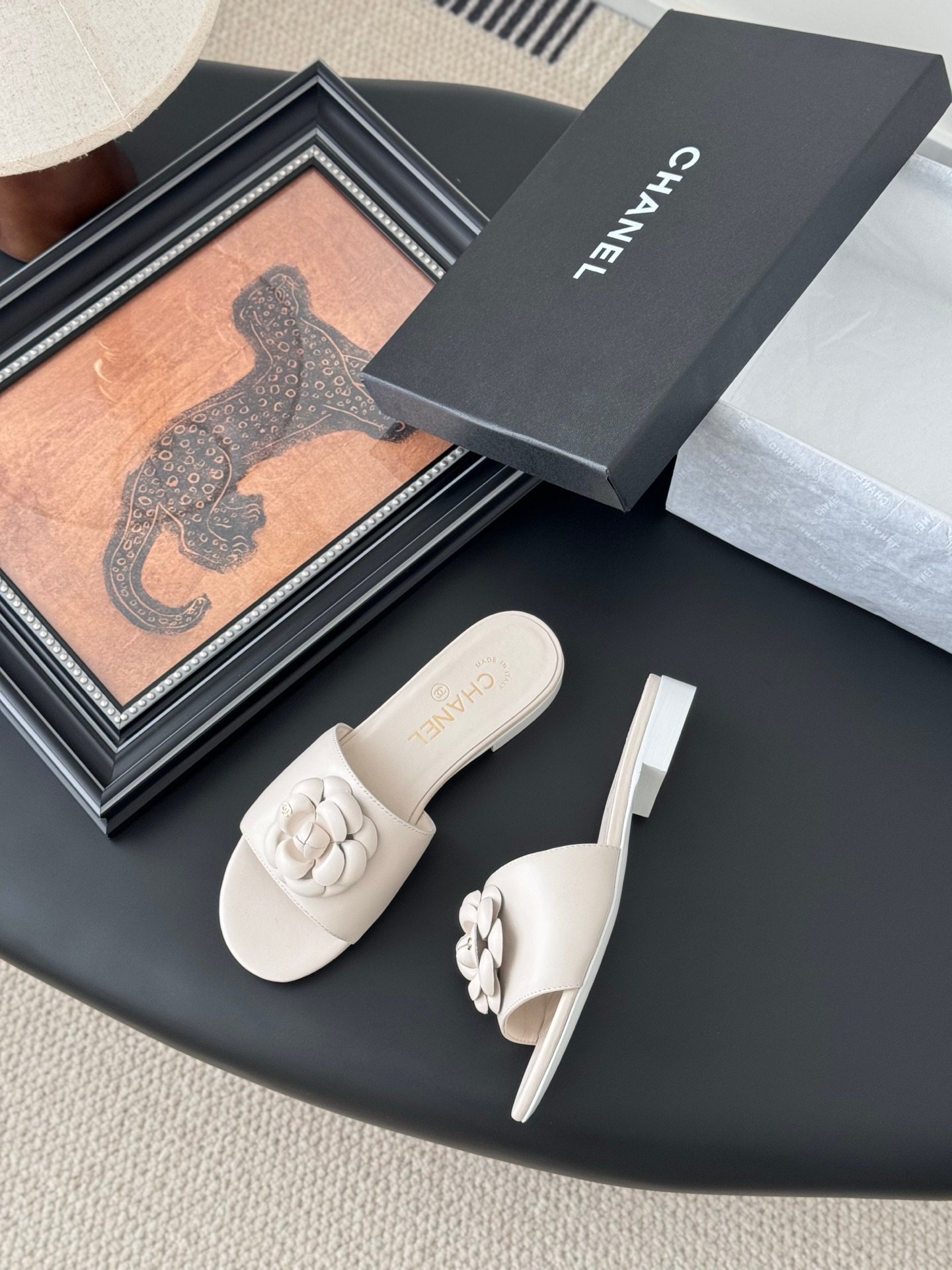 CHANEL Woman - Image 4