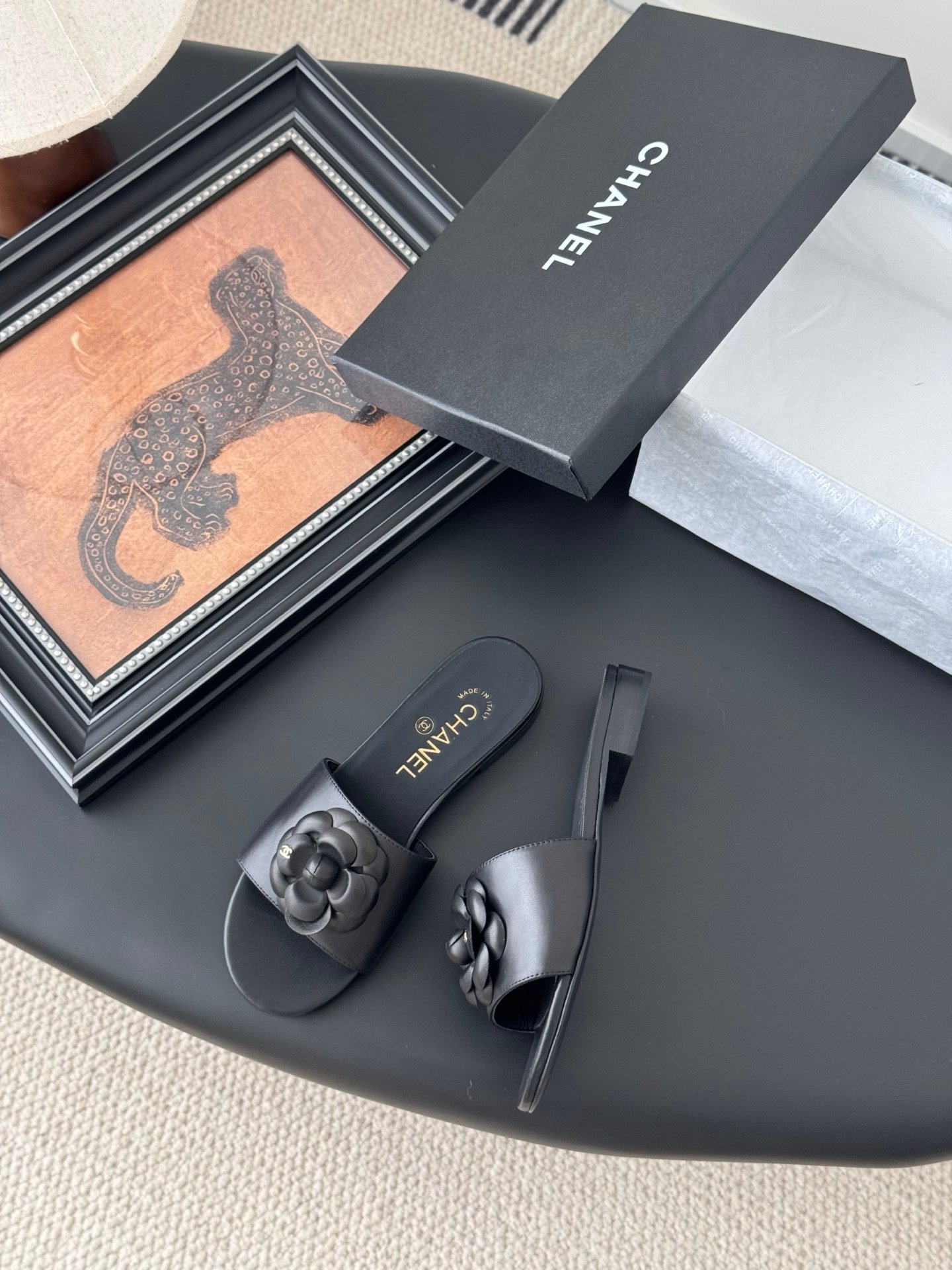 CHANEL Woman - Image 4