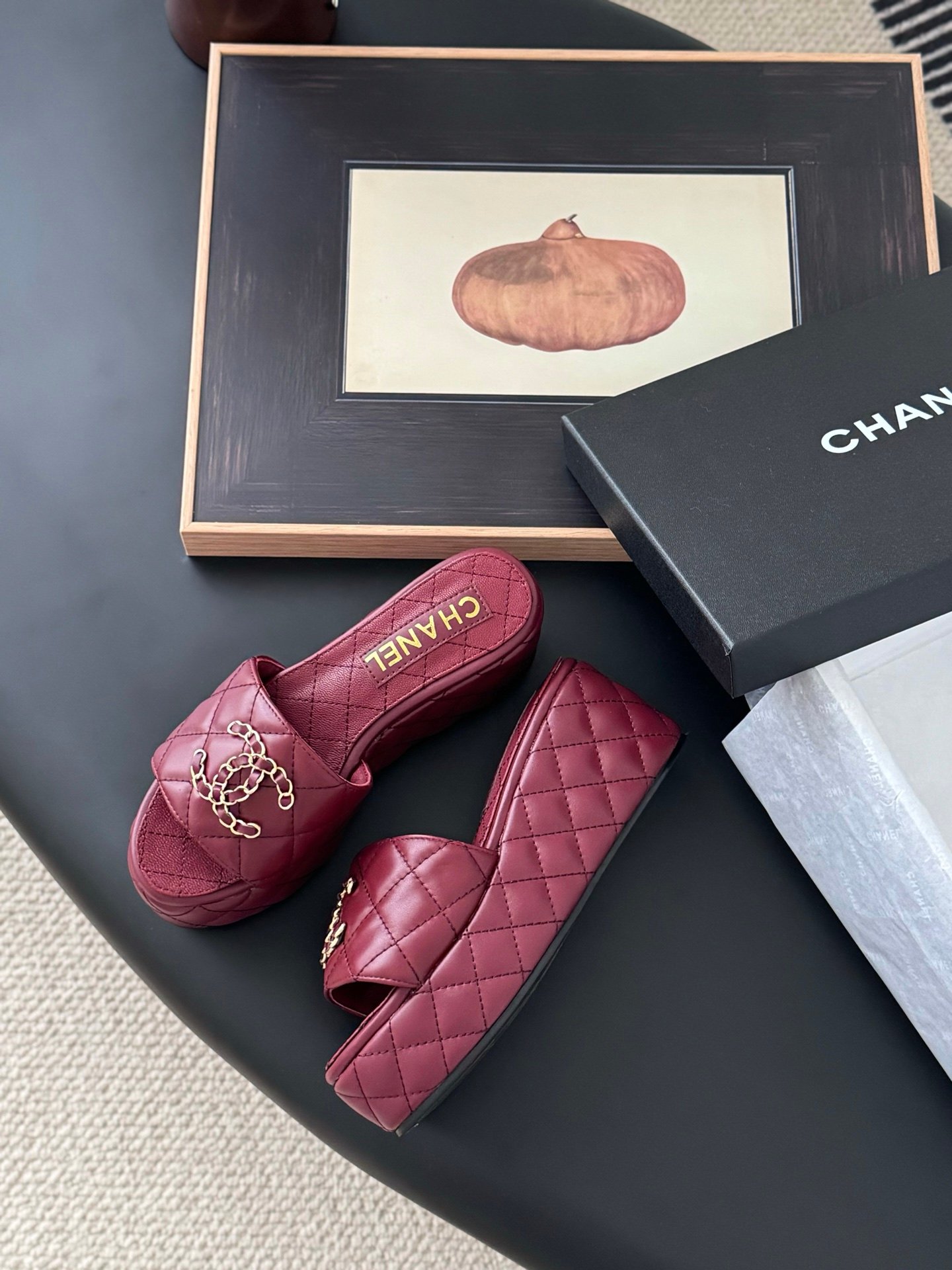 CHANEL Woman - Image 4