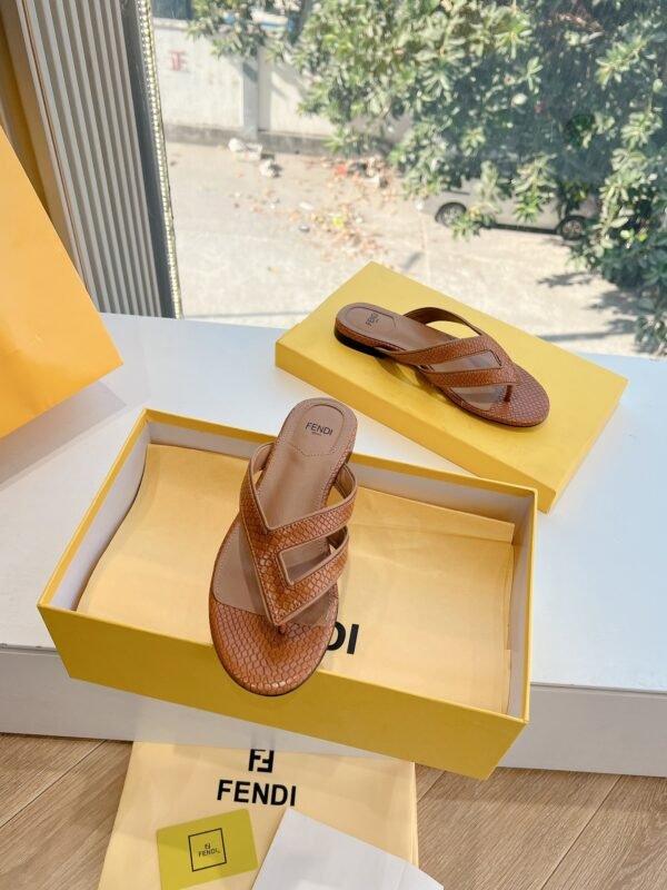 FENDI - Image 4