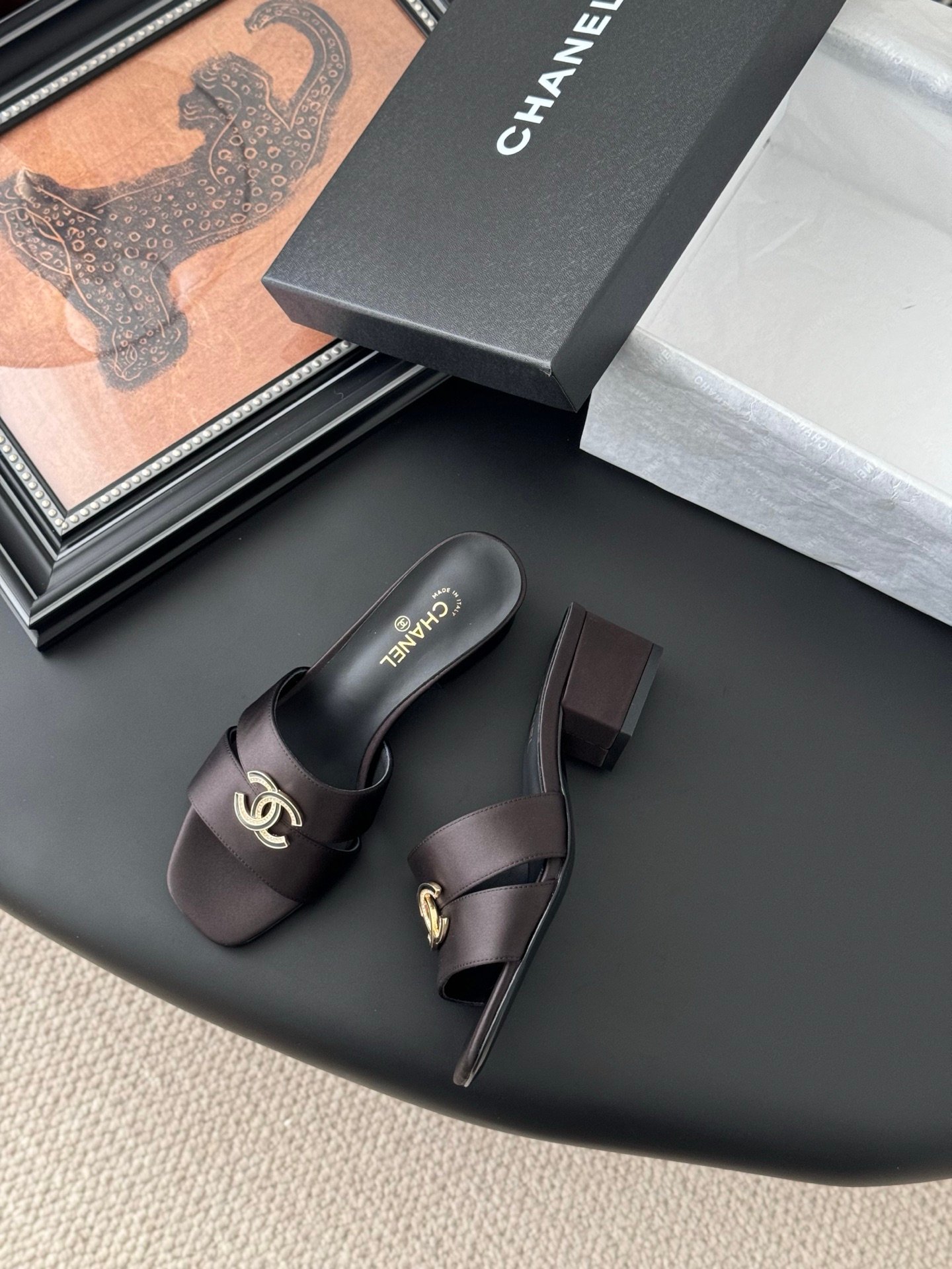 CHANEL Woman - Image 4