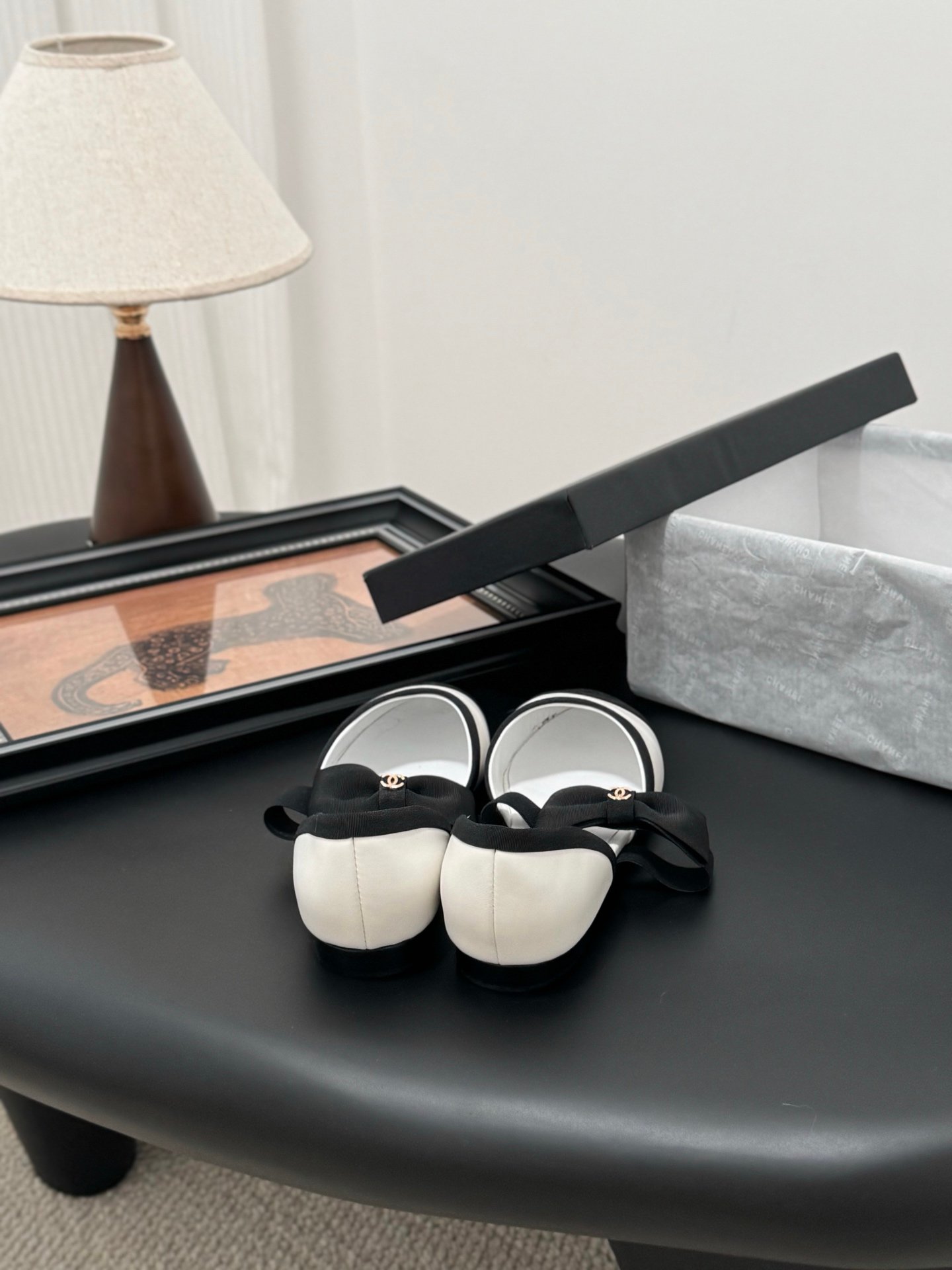 CHANEL Woman - Image 4