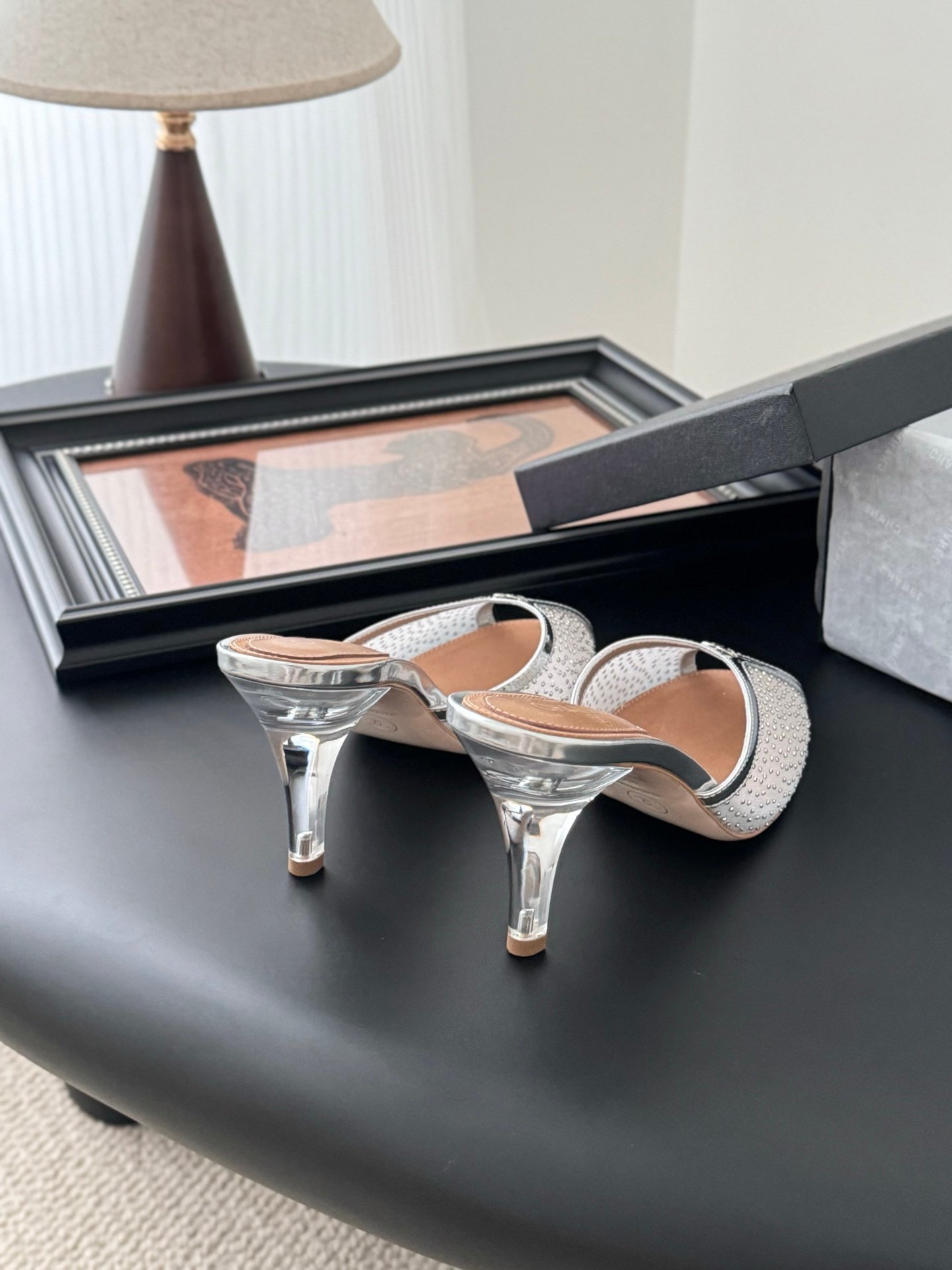 CHANEL Woman - Image 4