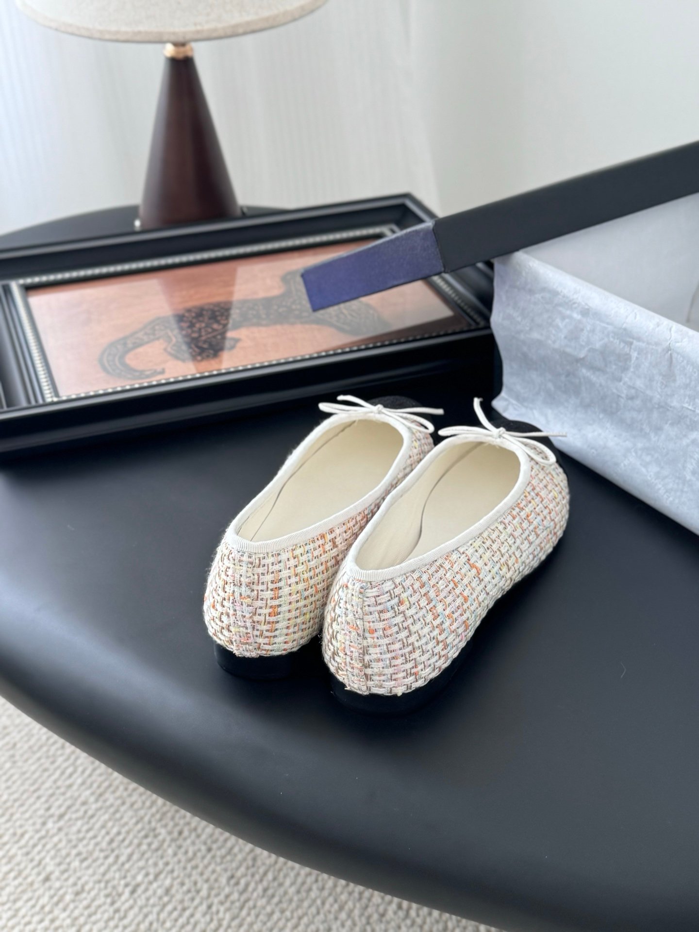 CHANEL Woman - Image 4