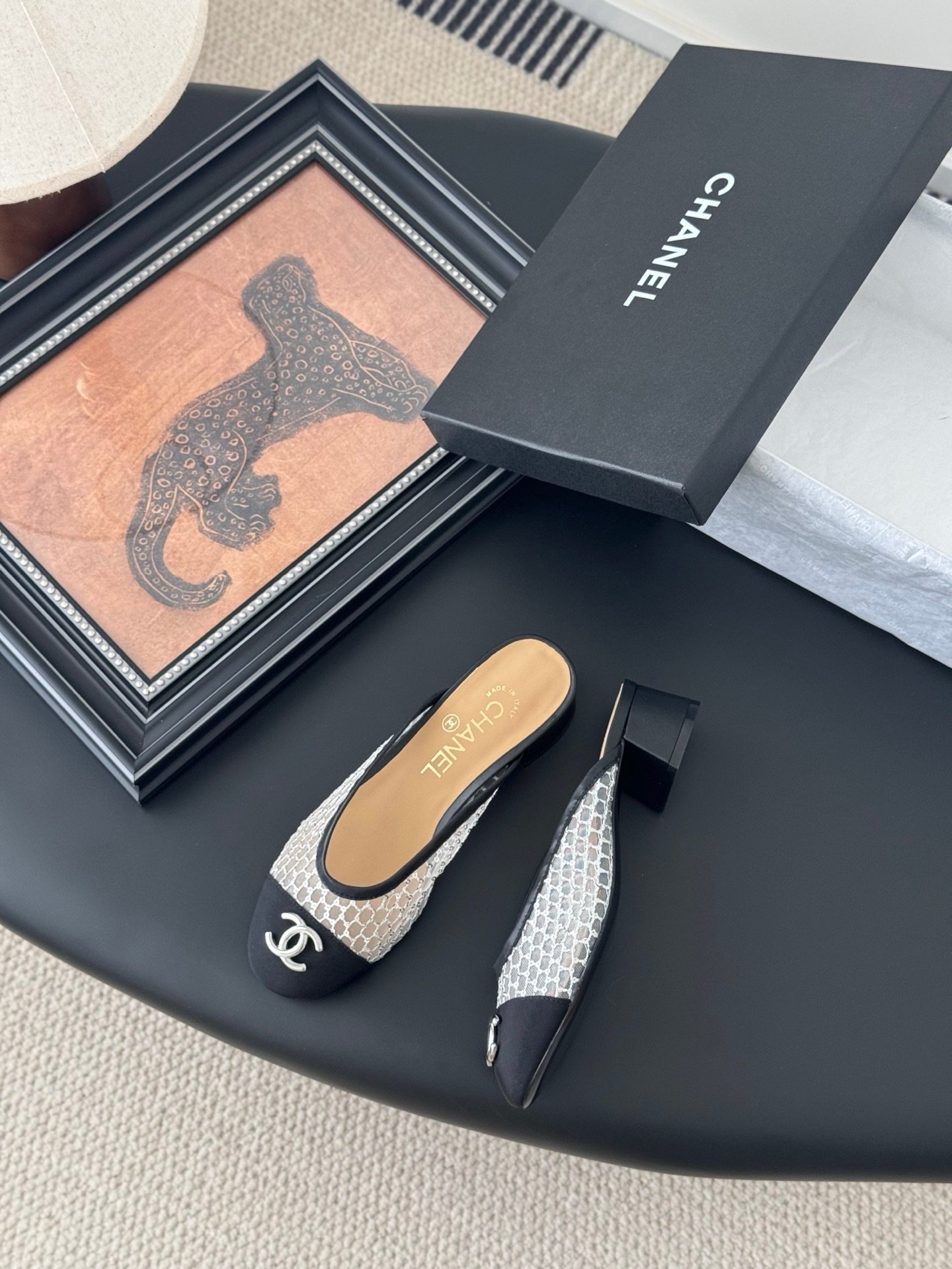 CHANEL Woman - Image 4