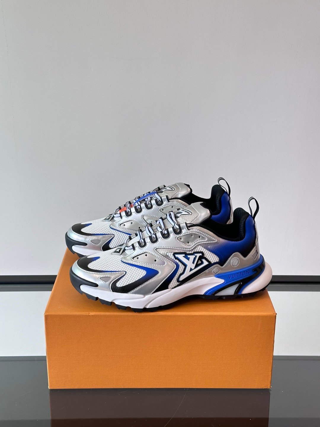LV MAN - Image 4