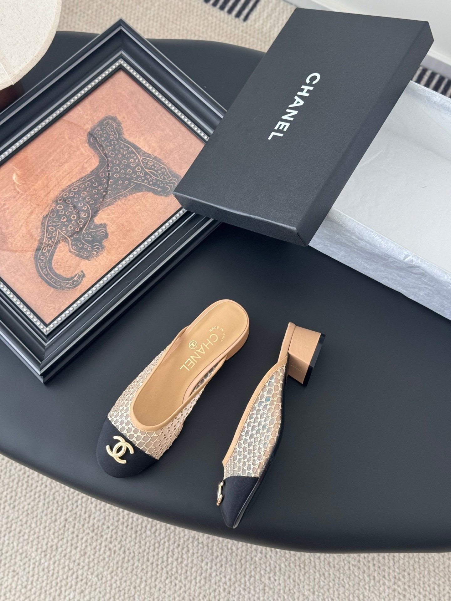 CHANEL Woman - Image 4