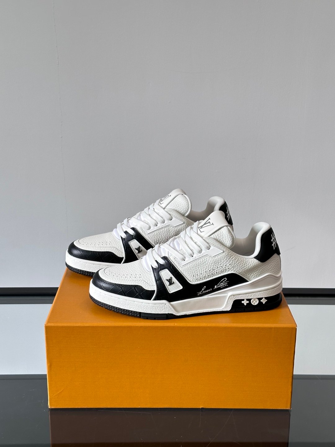 LV MAN - Image 4