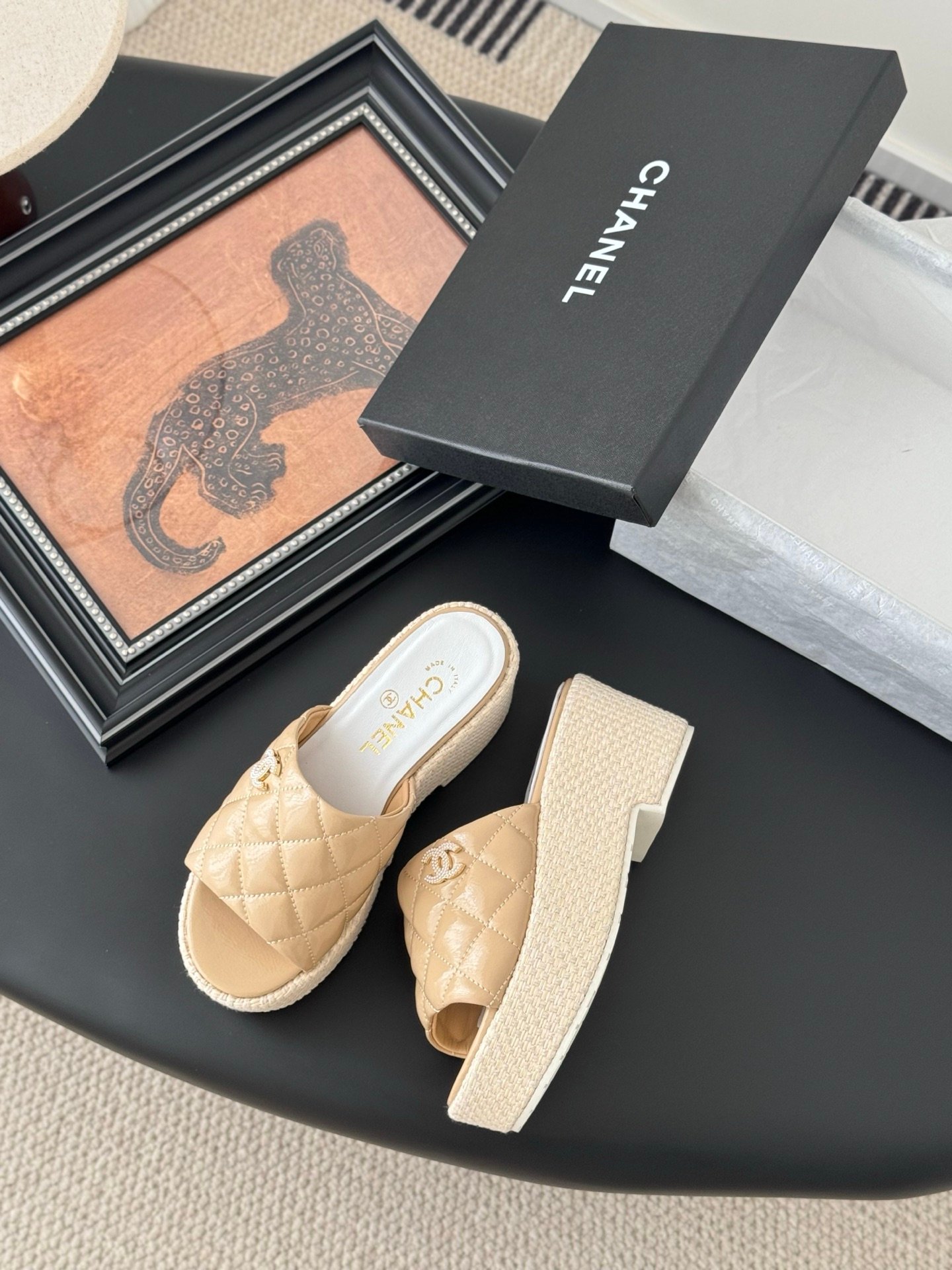 CHANEL Woman - Image 4