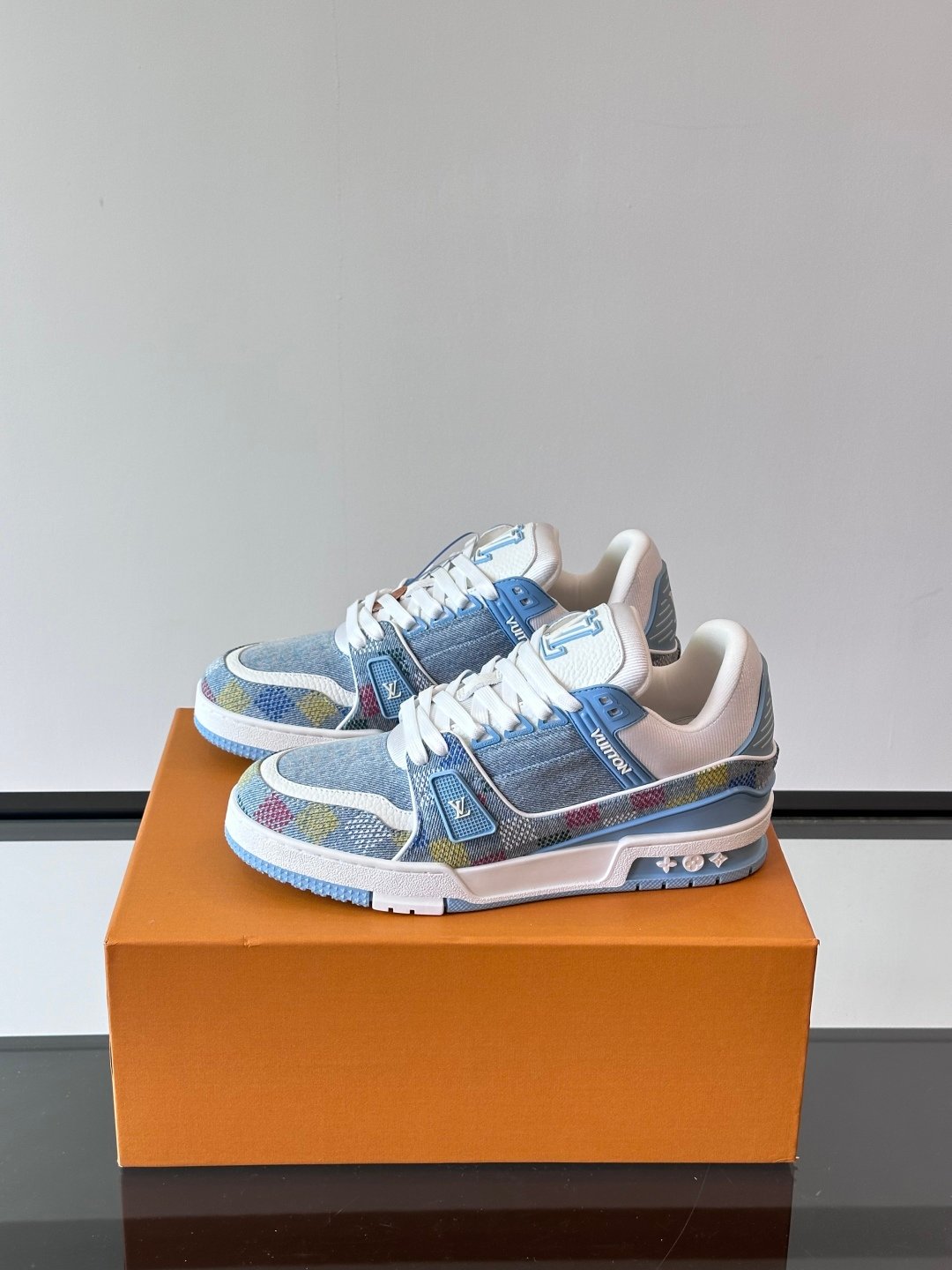 LV MAN - Image 4