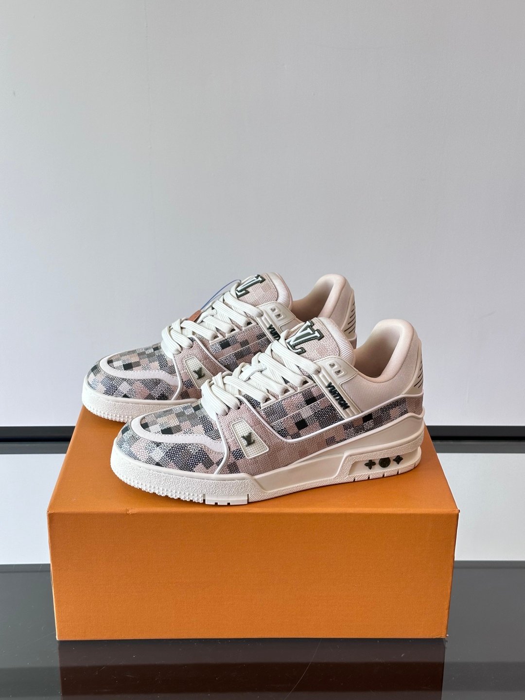 LV MAN - Image 4