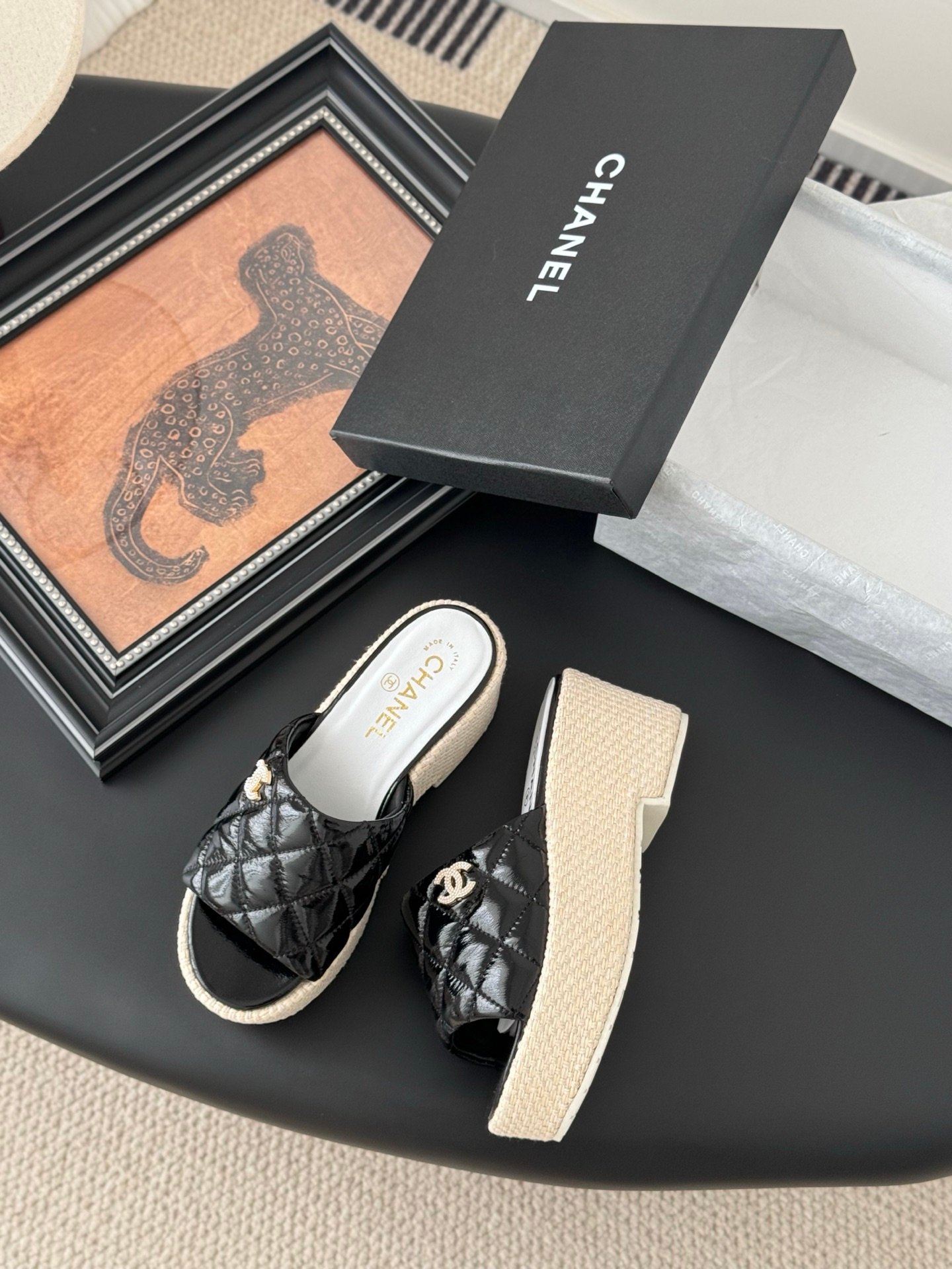 CHANEL Woman - Image 4