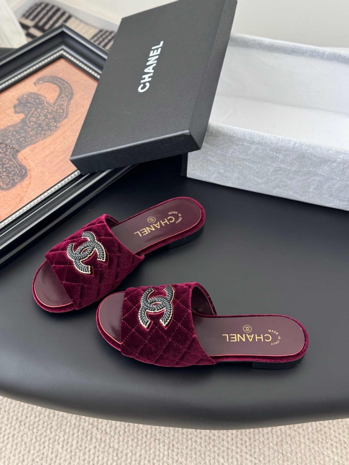 CHANEL Woman - Image 4