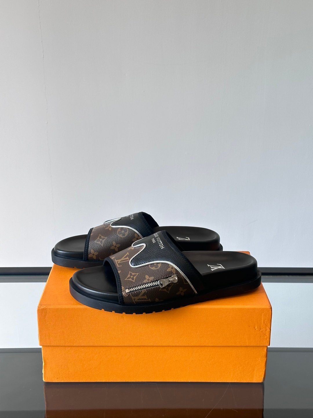 LV MAN - Image 4