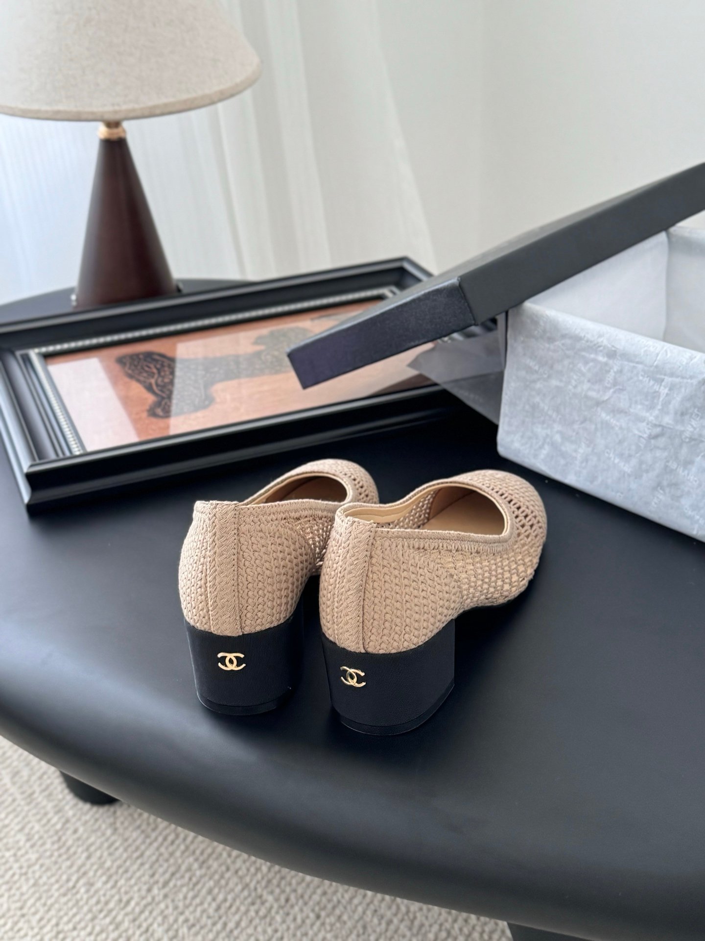 CHANEL Woman - Image 4