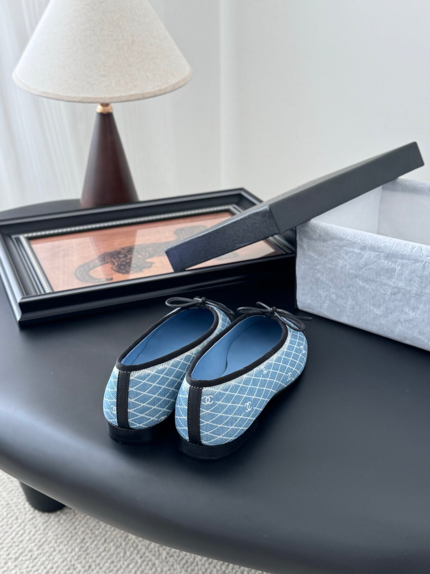 CHANEL Woman - Image 4