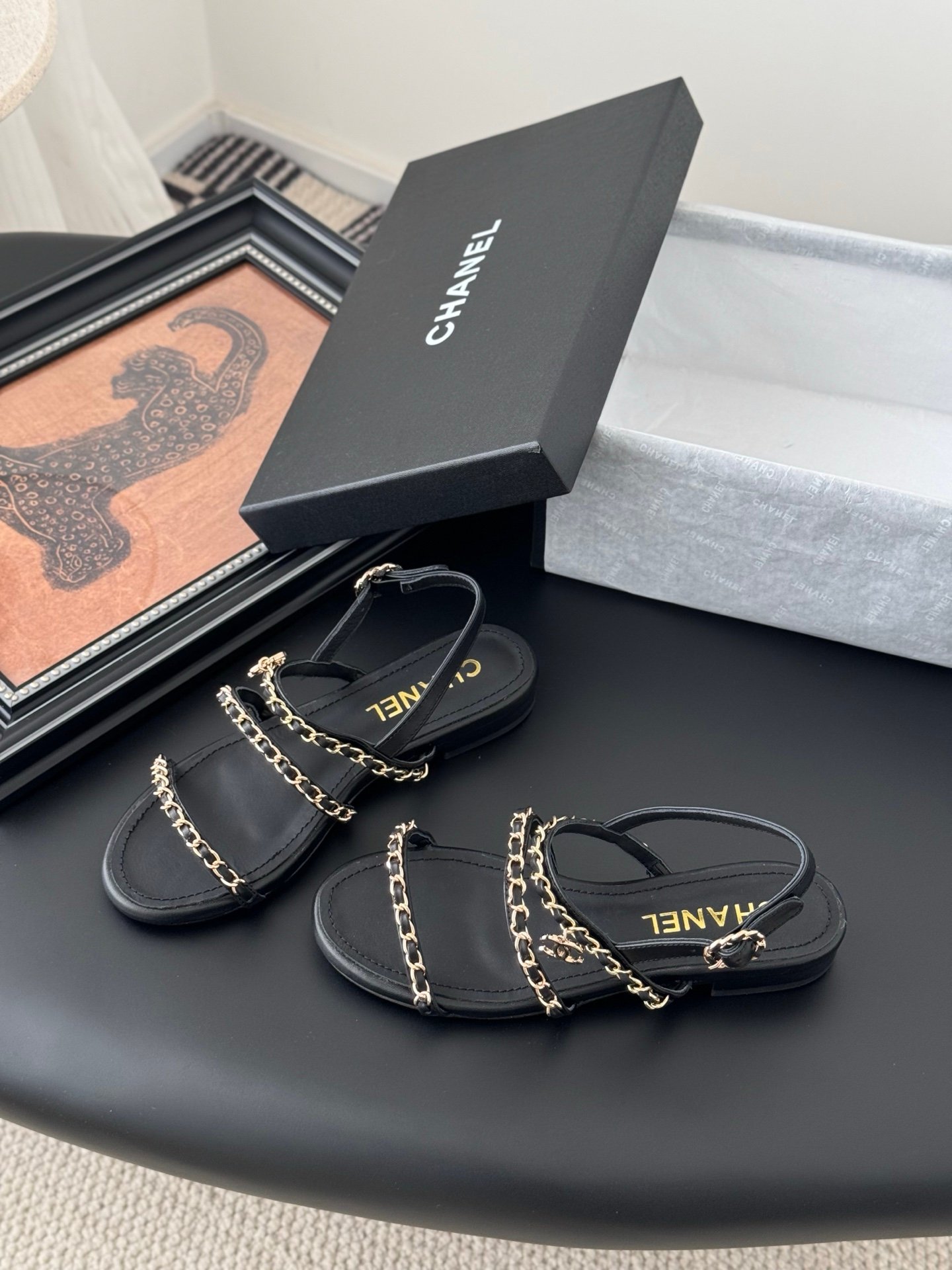 CHANEL Woman - Image 4