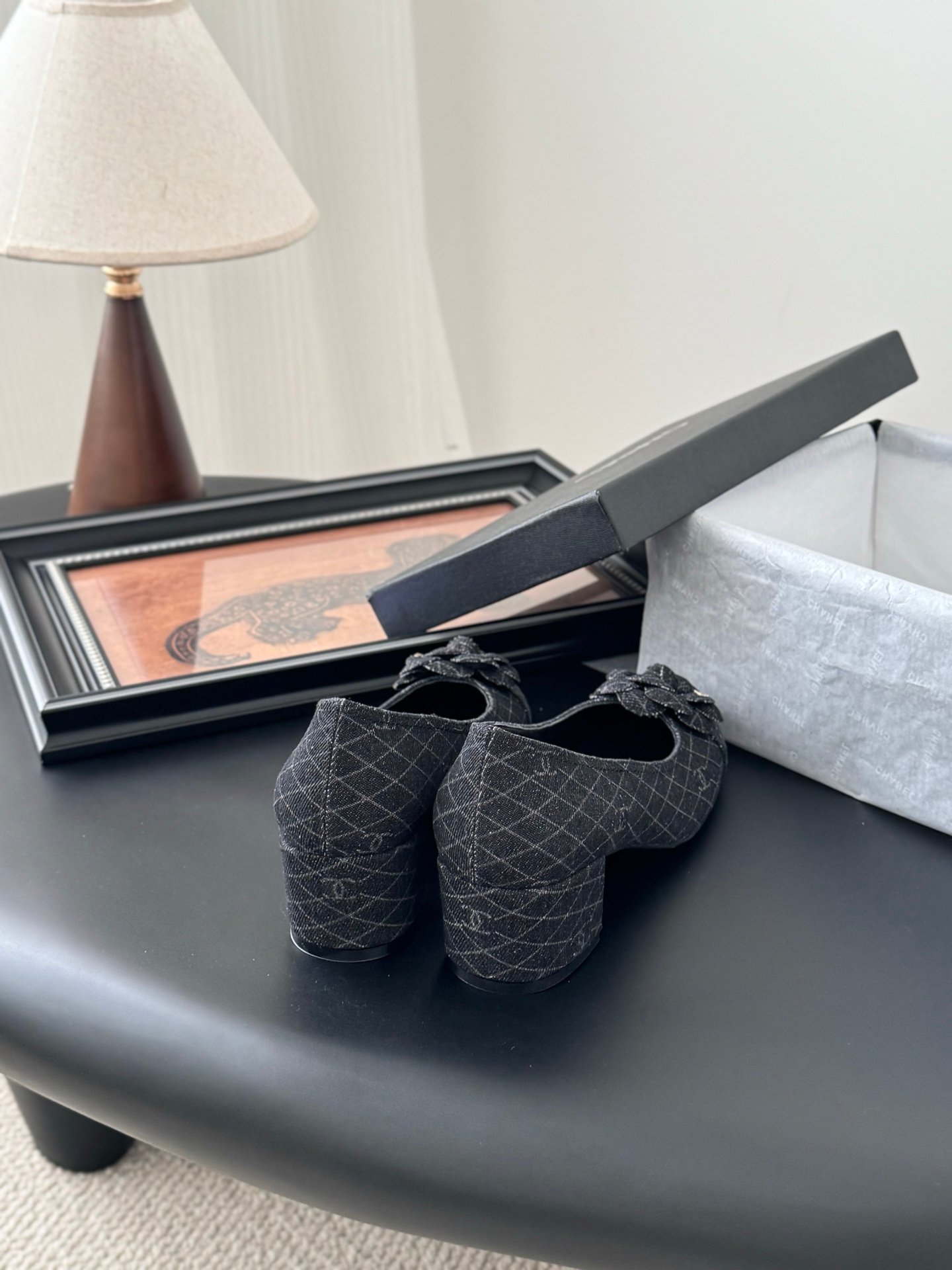 CHANEL Woman - Image 4