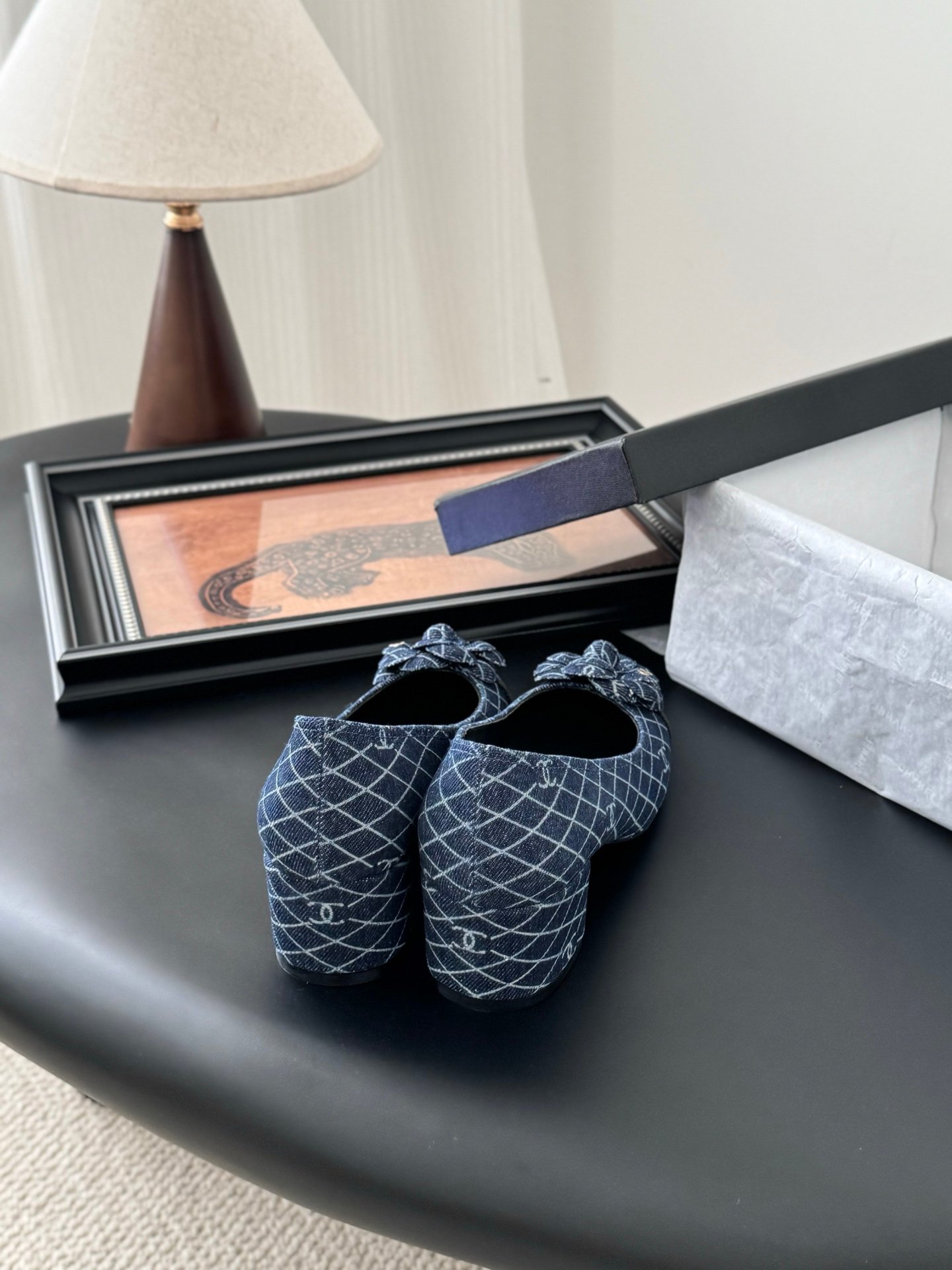 CHANEL Woman - Image 4