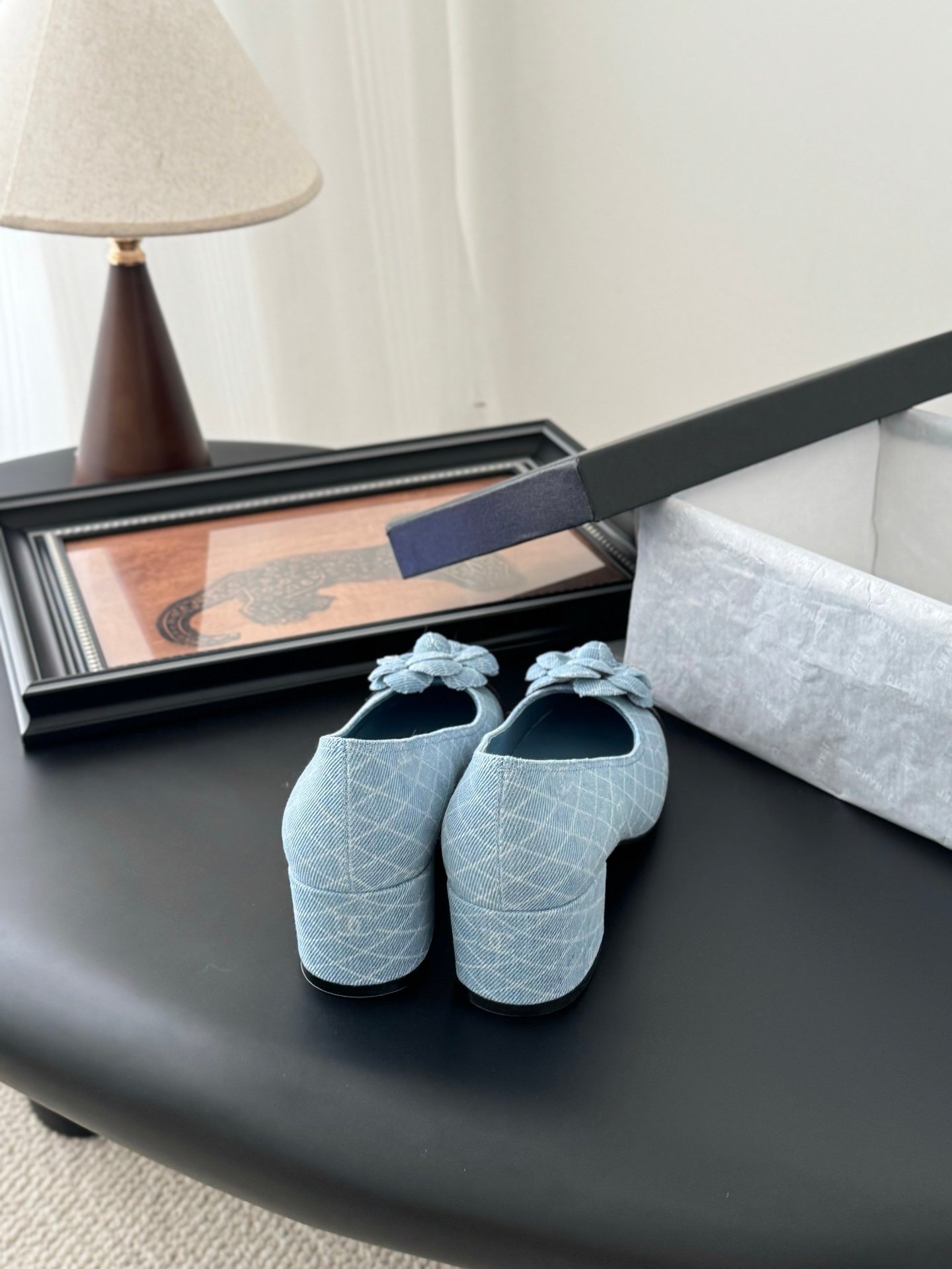 CHANEL Woman - Image 4